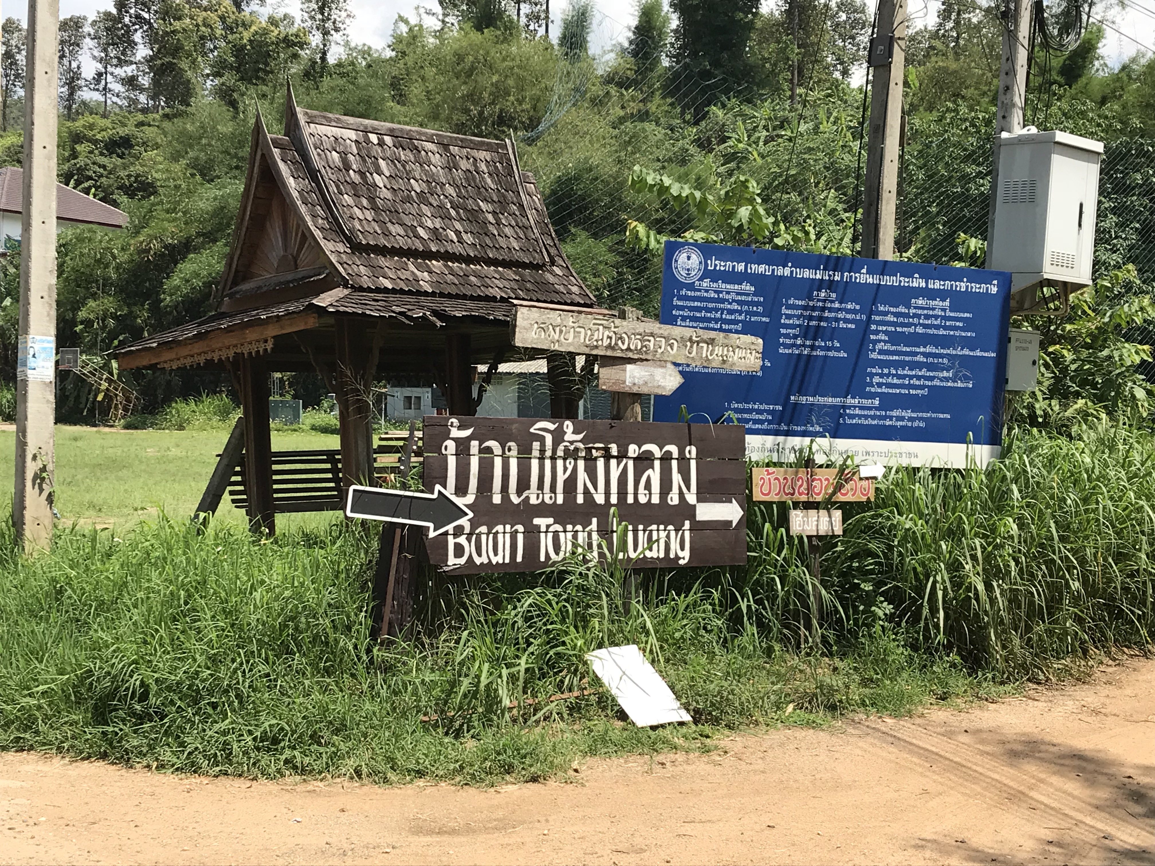 Baan Tong Luang - Long Neck Karen