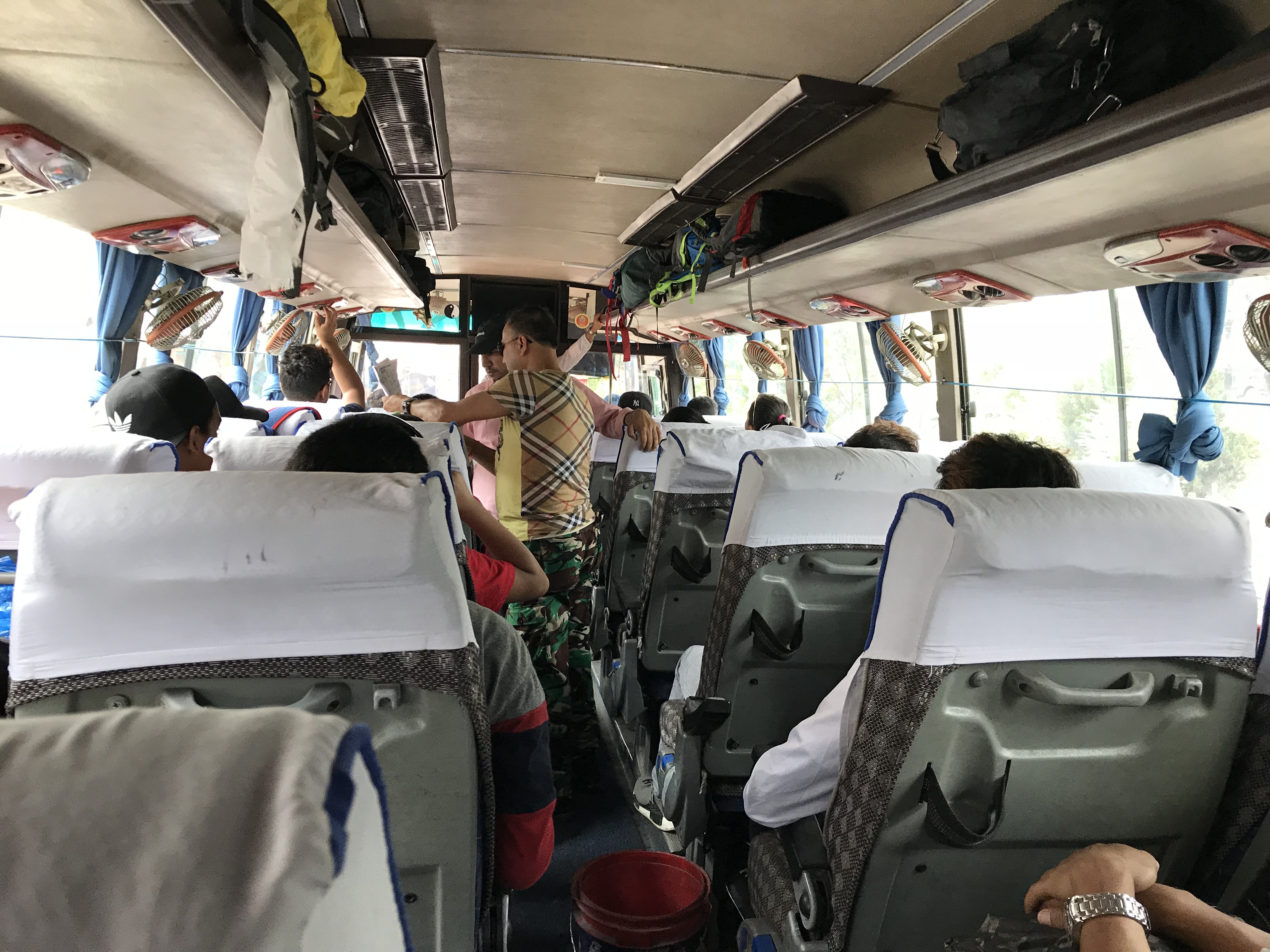 ネパールからインドへのバス