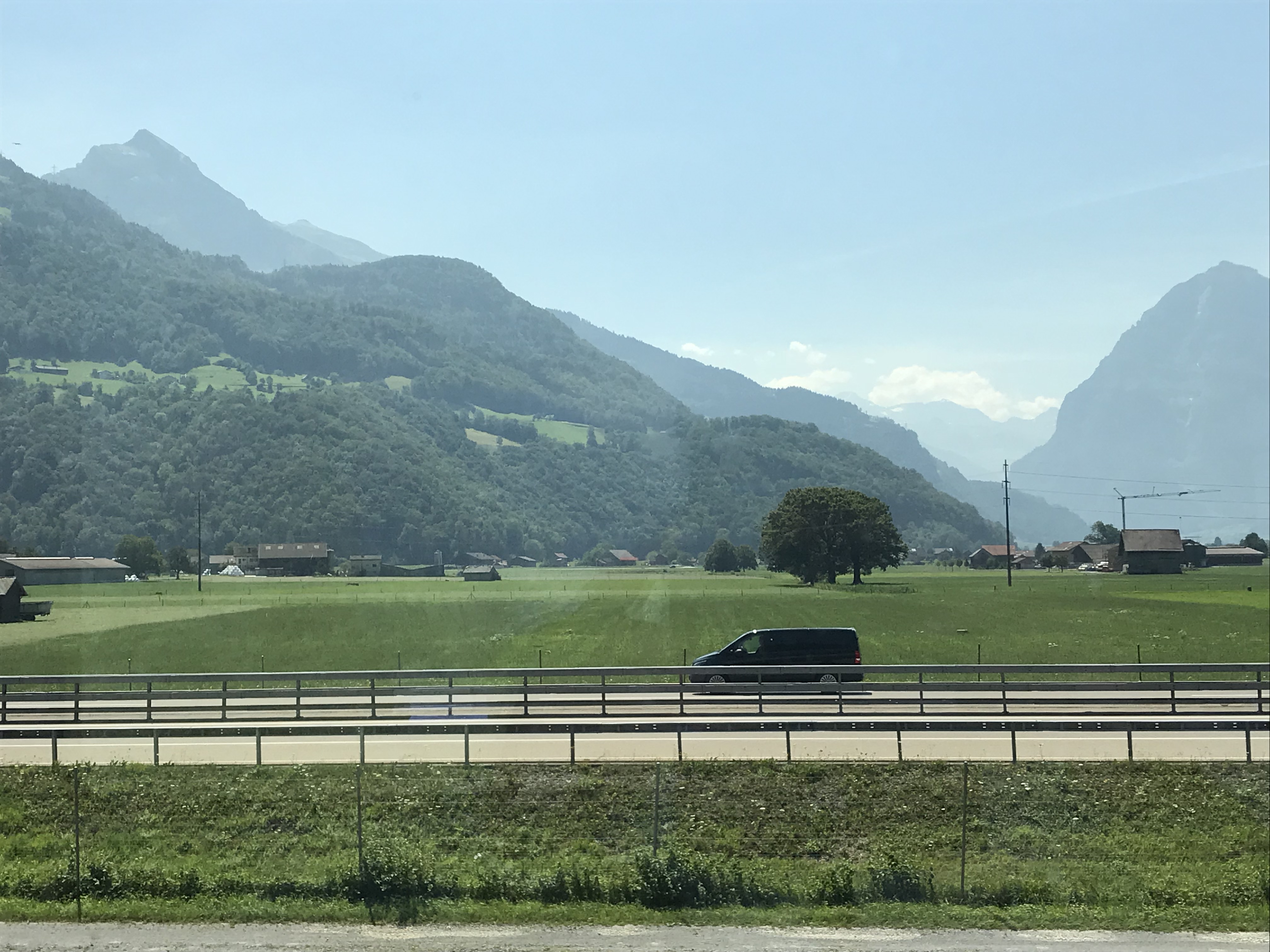 スイスからリヒテンシュタイン移動