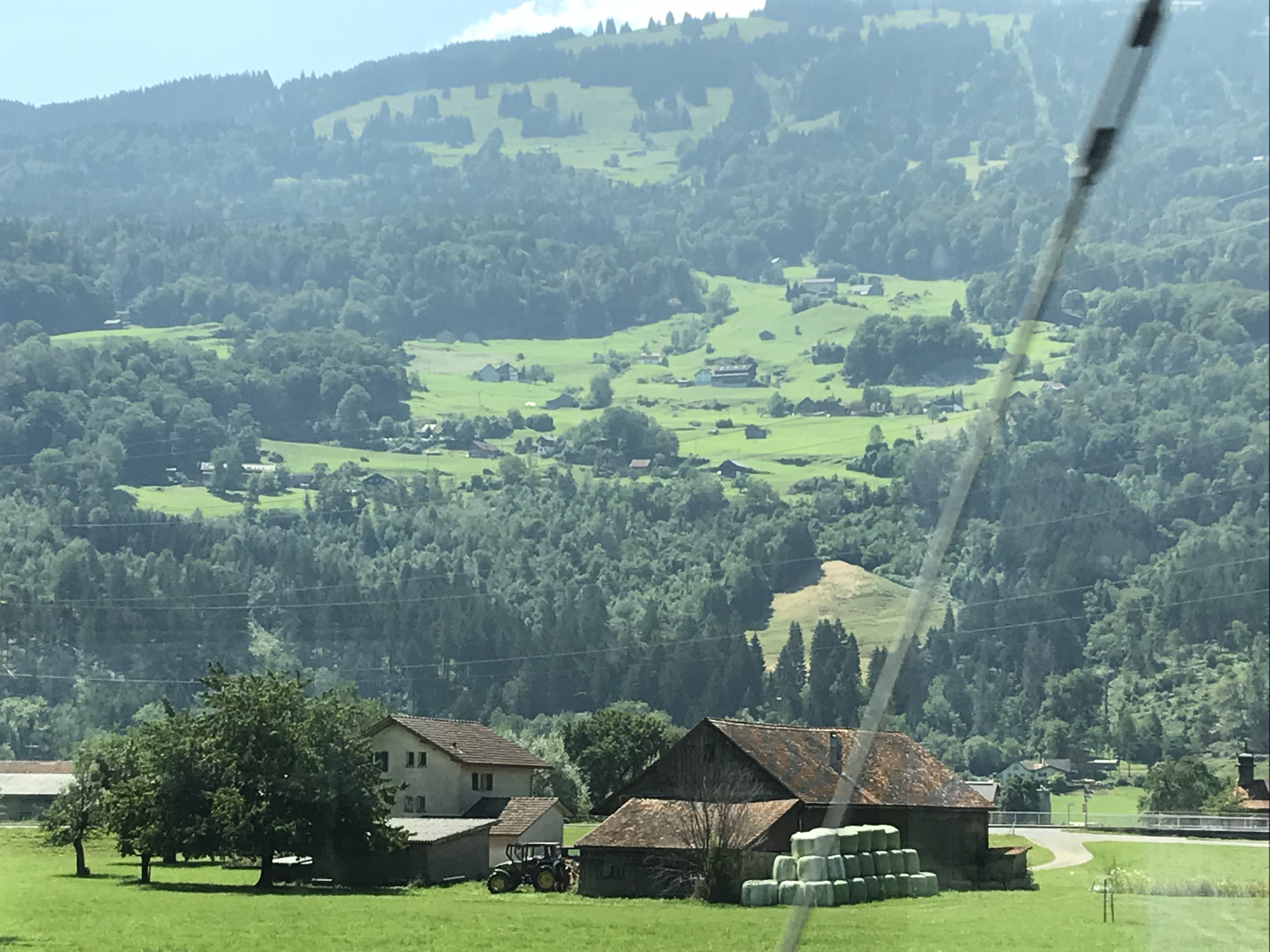 スイスからリヒテンシュタイン移動