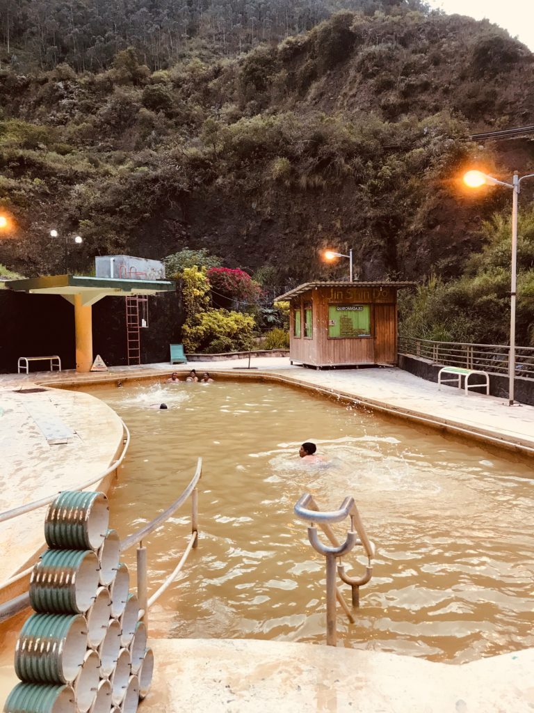 バーニョス・デ・アグア・サンタ Baños de Agua Santa